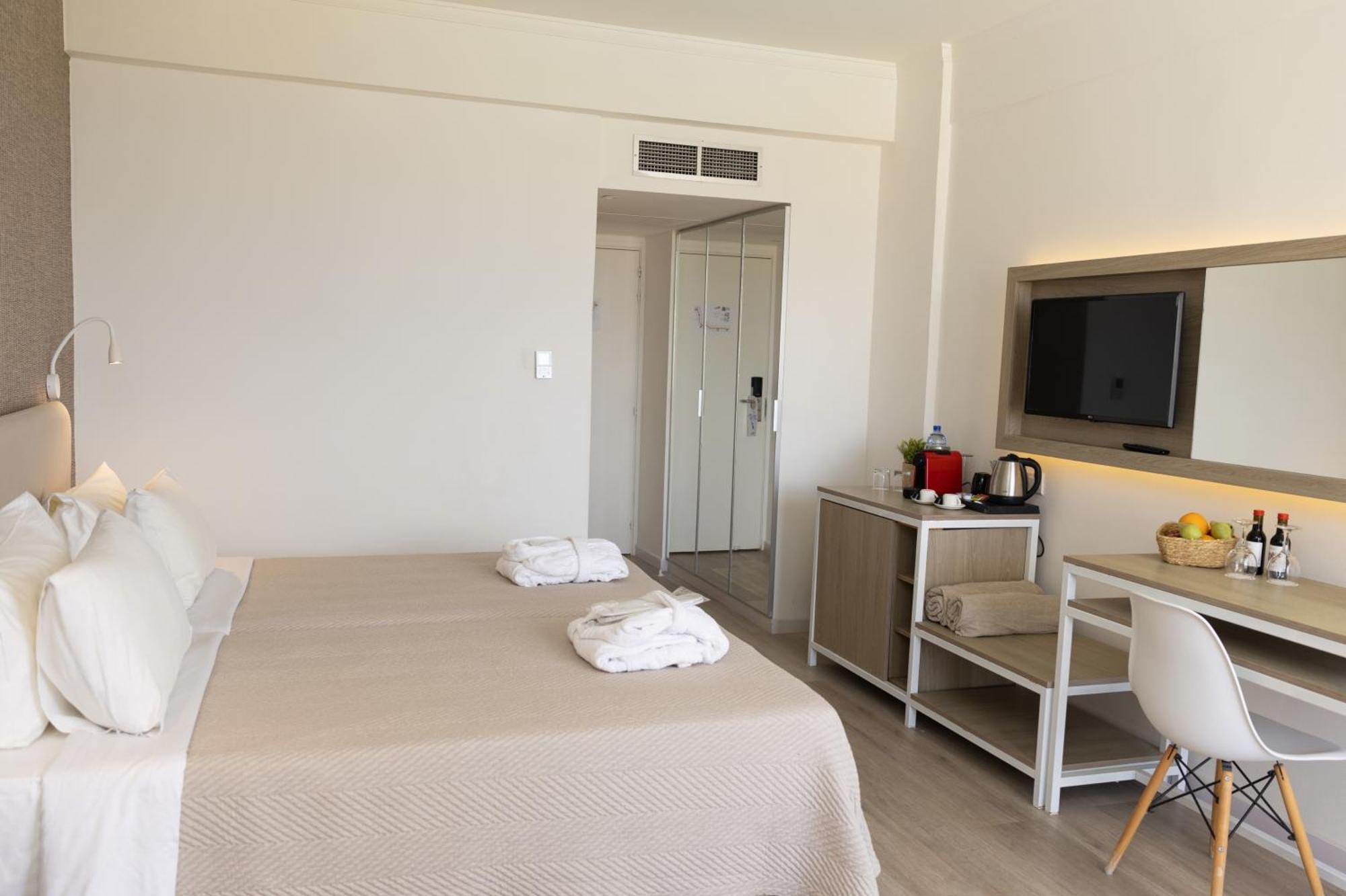 Venus Beach Hotel Paphos Exterior photo