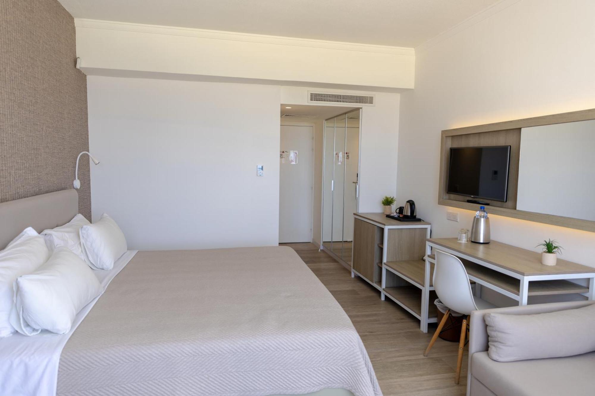Venus Beach Hotel Paphos Exterior photo