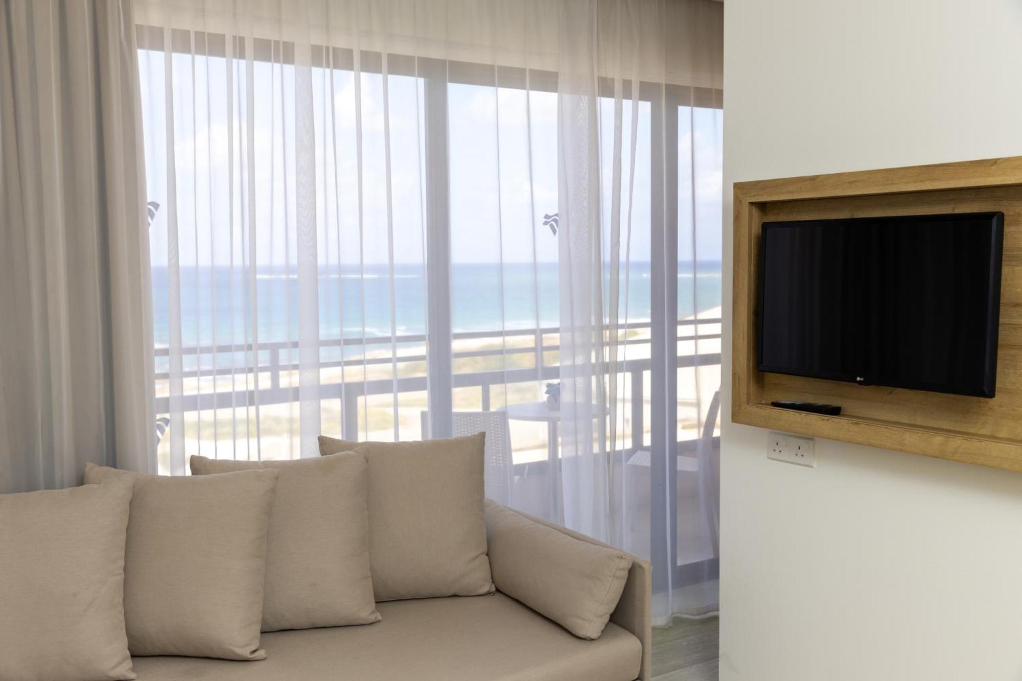 Venus Beach Hotel Paphos Exterior photo