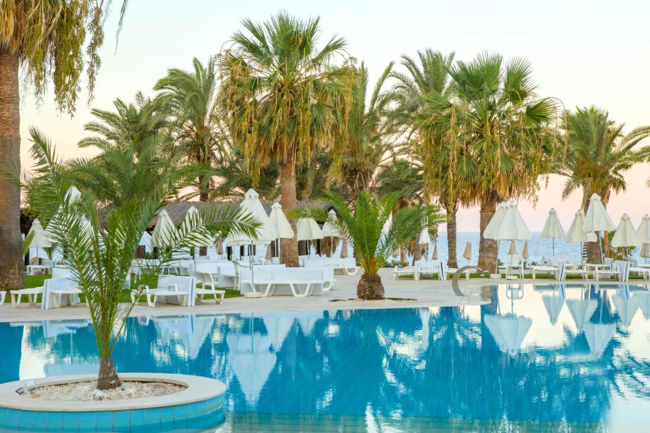 Venus Beach Hotel Paphos Exterior photo The swimming pool at the resort